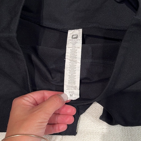 Fabletics Corfu Capri black leggings size M activewear - Picture 7 of 9
